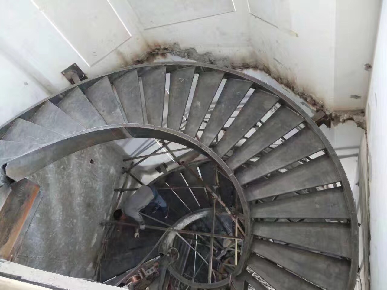 鋼結(jié)構(gòu)旋轉(zhuǎn)樓梯