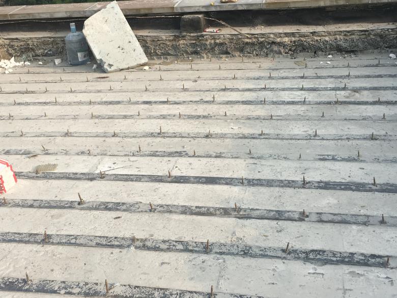 屋頂樓板粘鋼加固