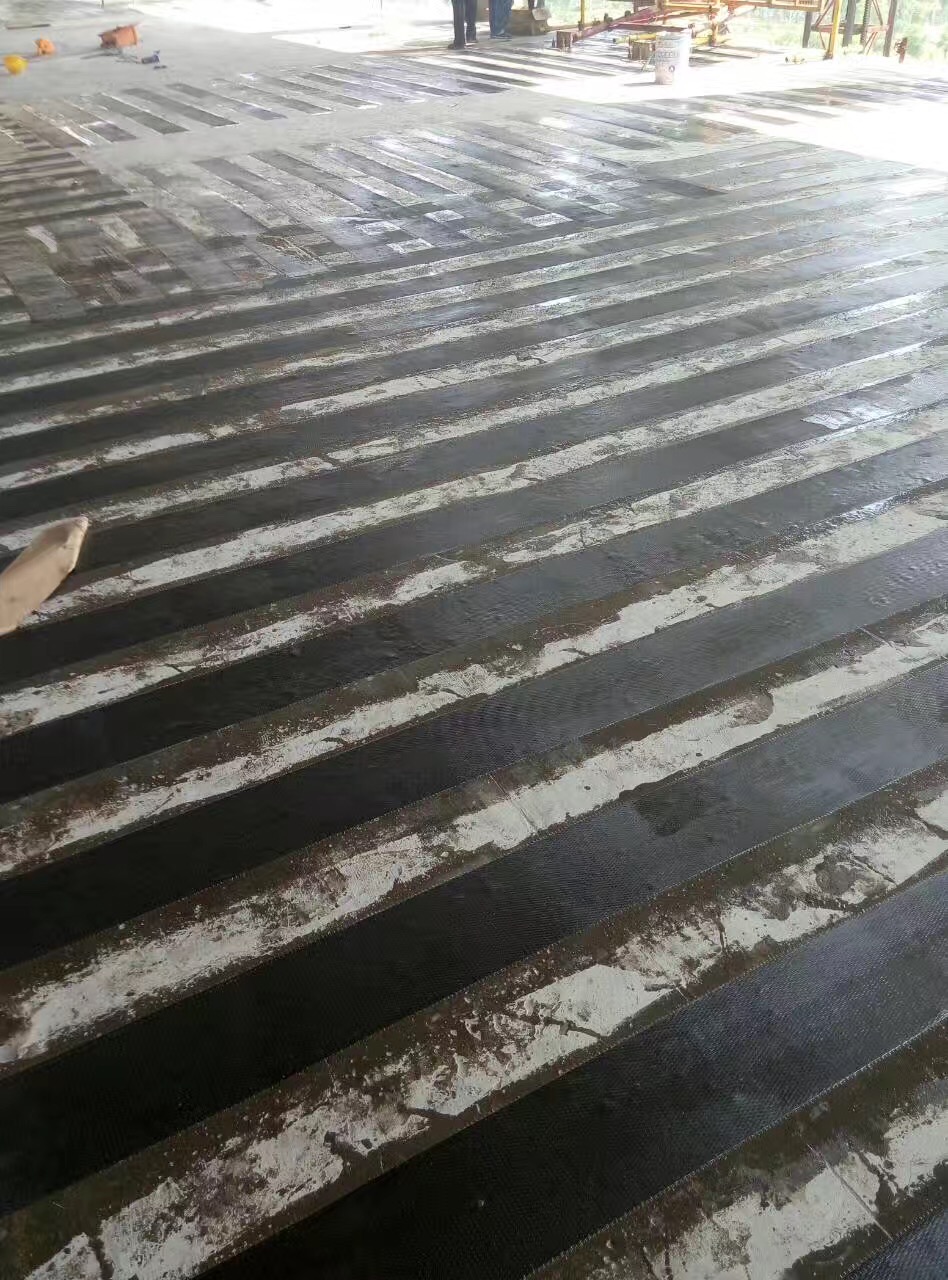 樓板粘貼碳纖維加固