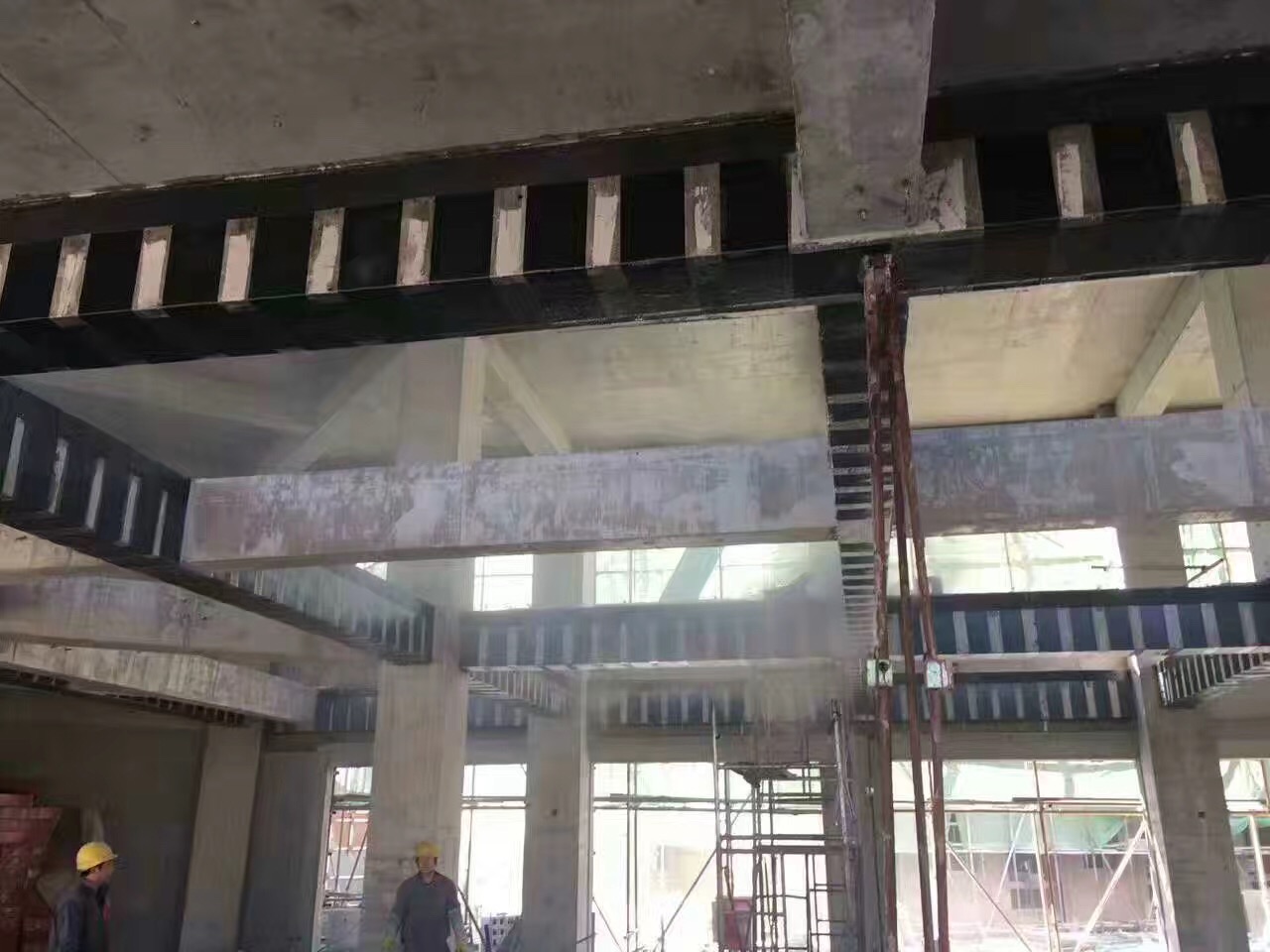 梁粘貼碳纖維加固